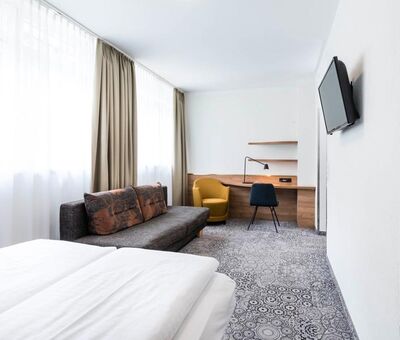 bright family room with a desk at Hotel Zach